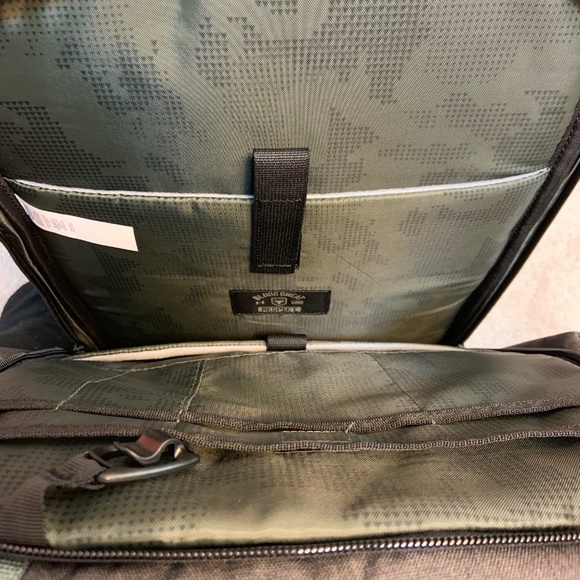 New Under Armour The Rock USDNA Camo Backpack - Picture 8 of 8